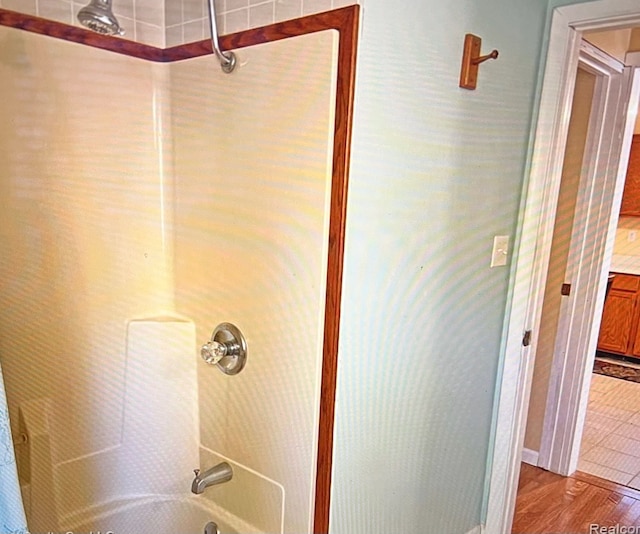 bathroom with washtub / shower combination