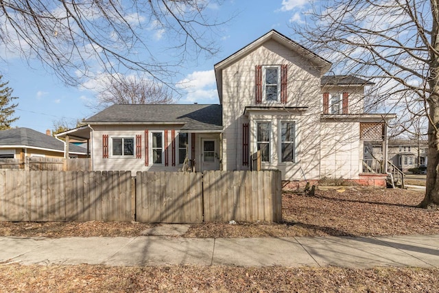 traditional-style house featuring a fenced front yard