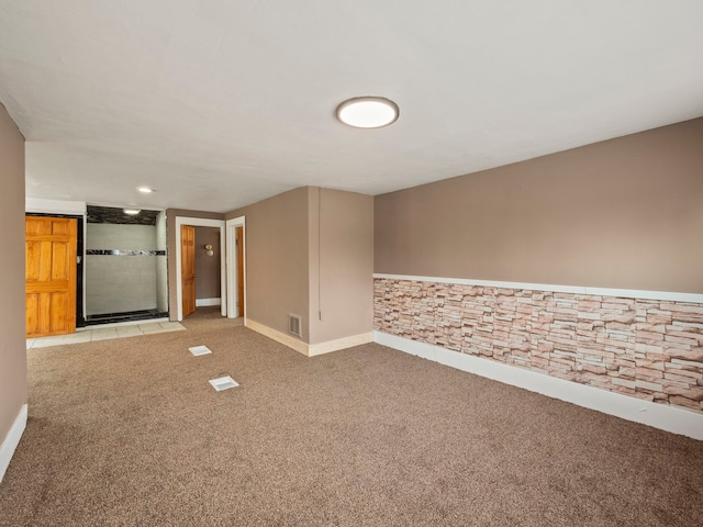 unfurnished room featuring visible vents and light colored carpet