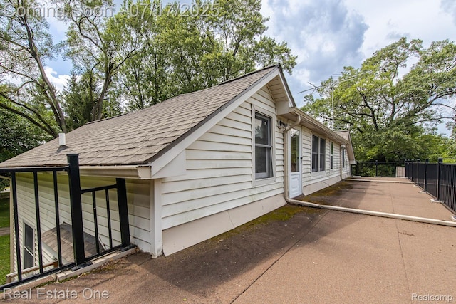 727 Romeo Rd, Rochester, MI 48307 - view of side of property featuring a shingled roof