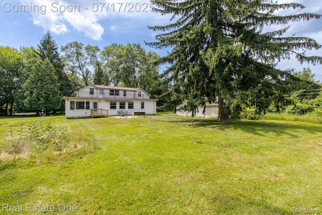 727 Romeo Rd, Rochester, MI 48307 - view of grassy yard featuring a wooden deck