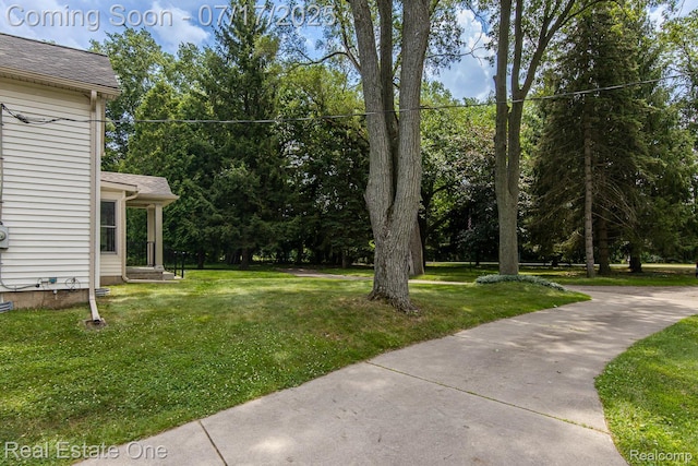 727 Romeo Rd, Rochester, MI 48307 - view of grassy yard