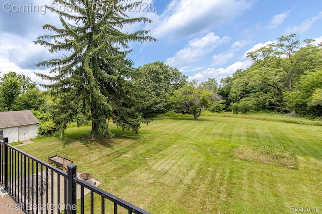 727 Romeo Rd, Rochester, MI 48307 - view of yard