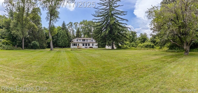 727 Romeo Rd, Rochester, MI 48307 - view of green lawn