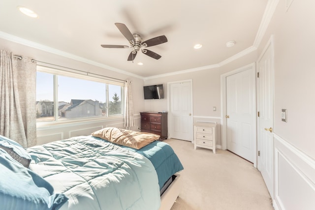bedroom with recessed lighting, light colored carpet, crown molding, and ceiling fan