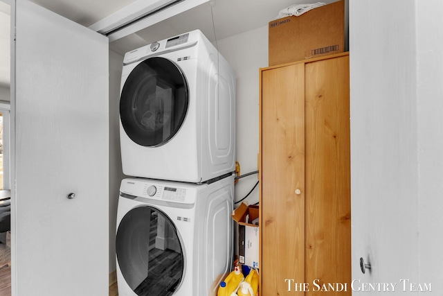 laundry room with laundry area and stacked washer / drying machine