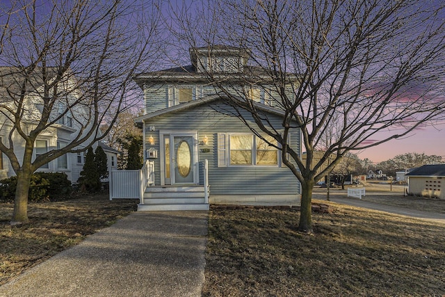 view of american foursquare style home