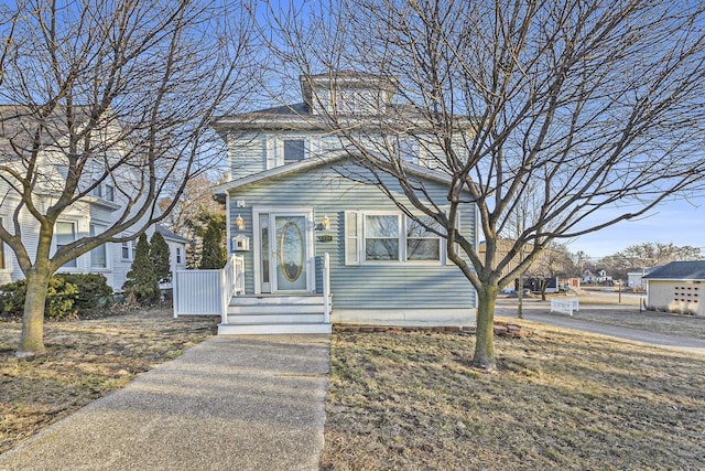 view of american foursquare style home