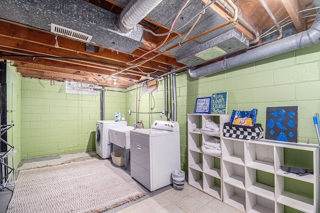 3018 Guilford Dr, Royal Oak, MI 48073 - laundry room with washing machine and dryer