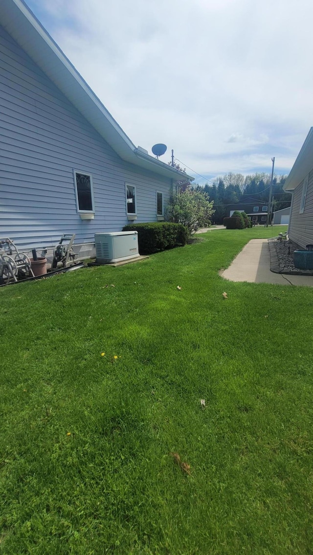 4210 Dawn Dr, Hillsdale, MI 49242 - view of green lawn