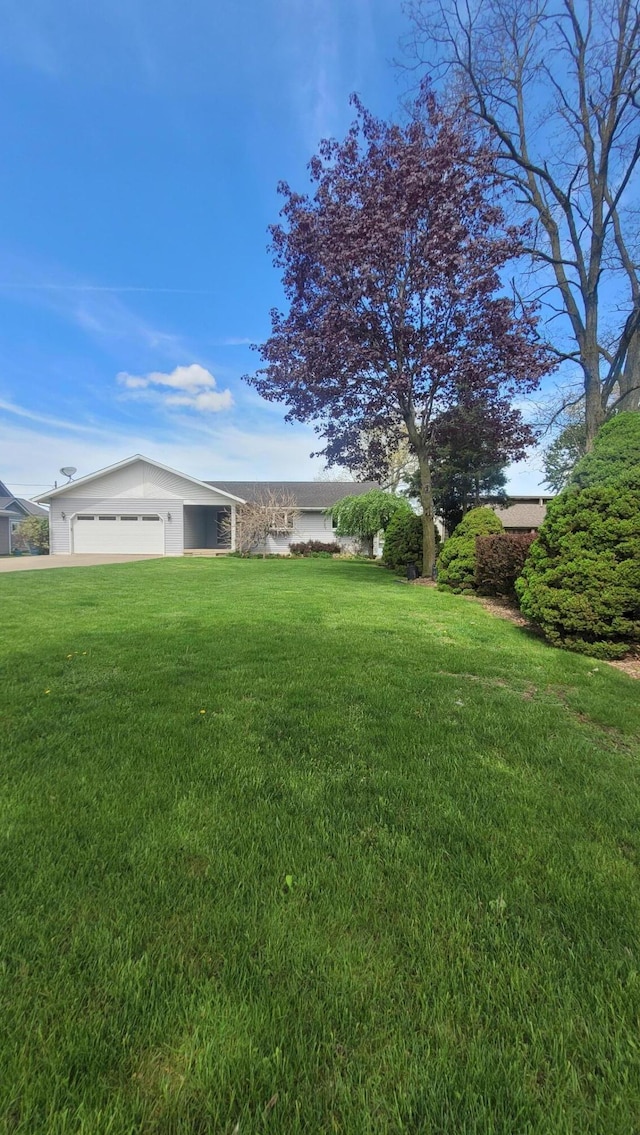 4210 Dawn Dr, Hillsdale, MI 49242 - view of green lawn featuring a garage