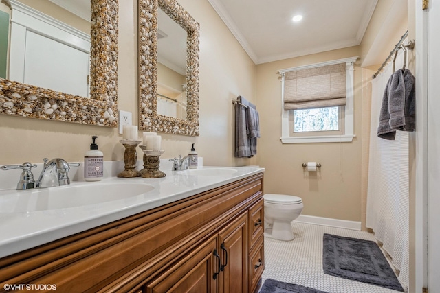 full bathroom featuring crown molding, toilet, baseboards, and a sink