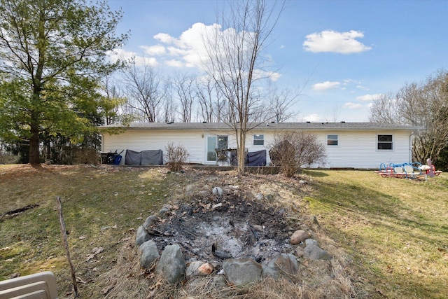 back of house featuring a yard