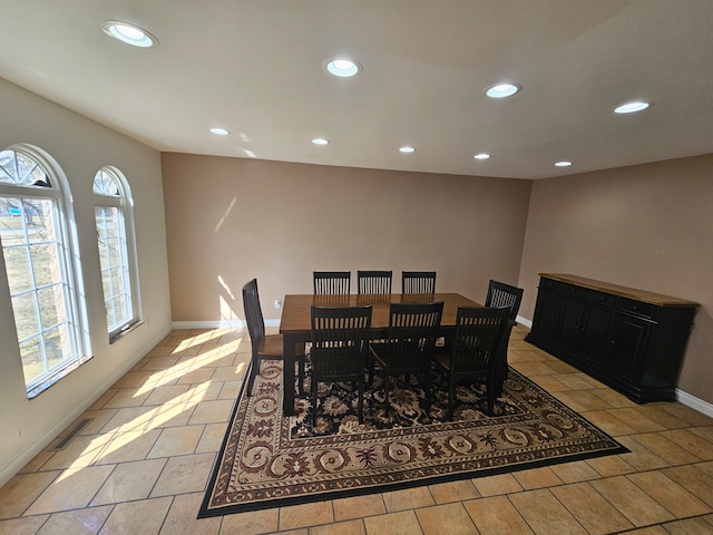 dining area featuring recessed lighting, visible vents, and baseboards