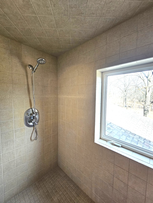 full bath featuring tiled shower