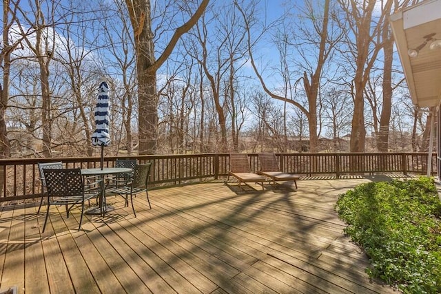 deck with outdoor dining space