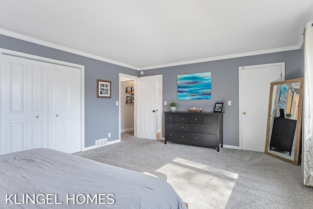 carpeted bedroom with visible vents, baseboards, a closet, and crown molding