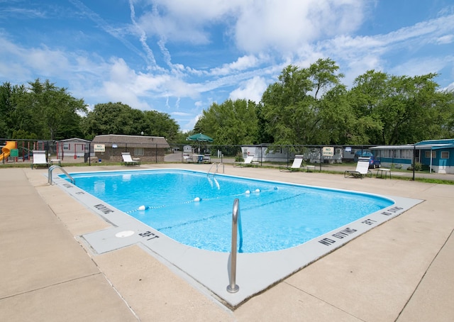 6516 Bayonet Ave SW, Grand Rapids, MI 49548 - community pool with a patio area and fence