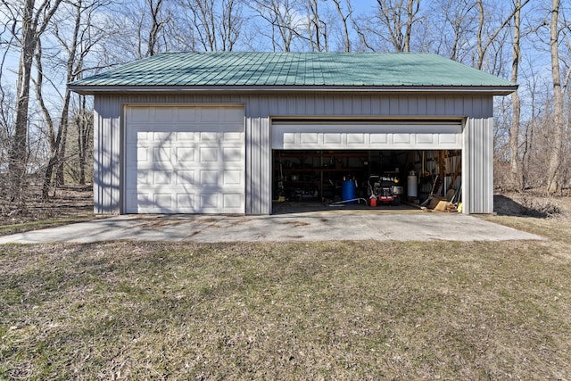 view of detached garage