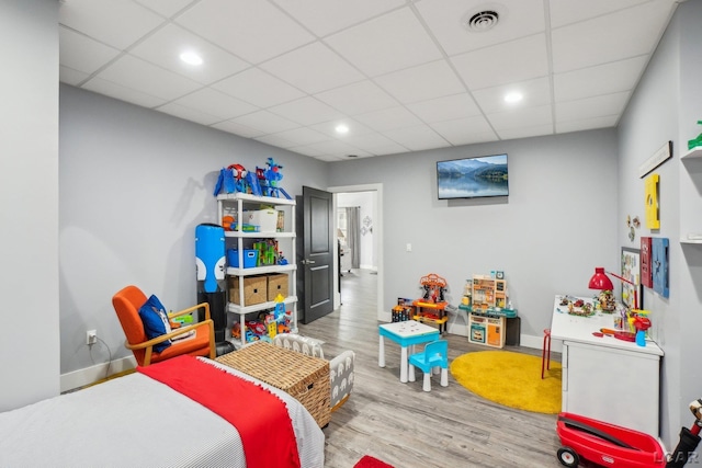 bedroom featuring visible vents, recessed lighting, baseboards, and wood finished floors