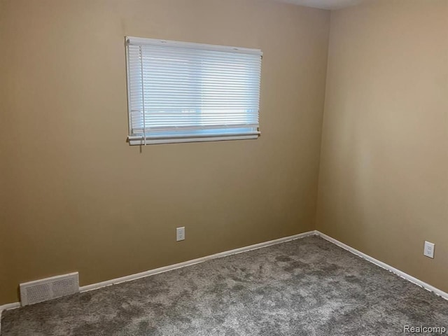 unfurnished room featuring visible vents, carpet flooring, and baseboards