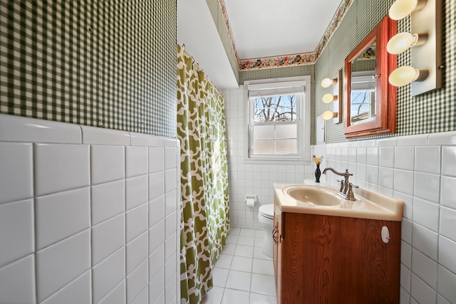 full bathroom featuring tile patterned floors, vanity, toilet, and tile walls