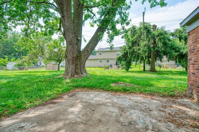 2810 Otsego Rd, Waterford, MI 48328 - view of yard featuring a patio
