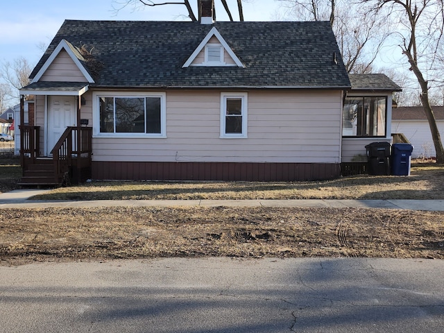 view of front of house featuring a shingled roof