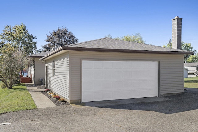 view of detached garage