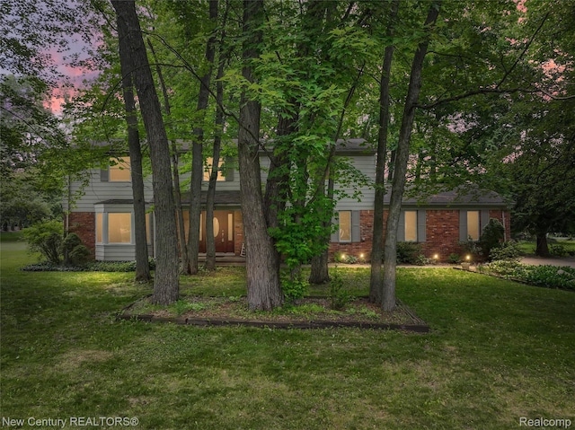 6750 Limerick Ln, Troy, MI 48098 - view of front of home featuring brick siding and a front yard