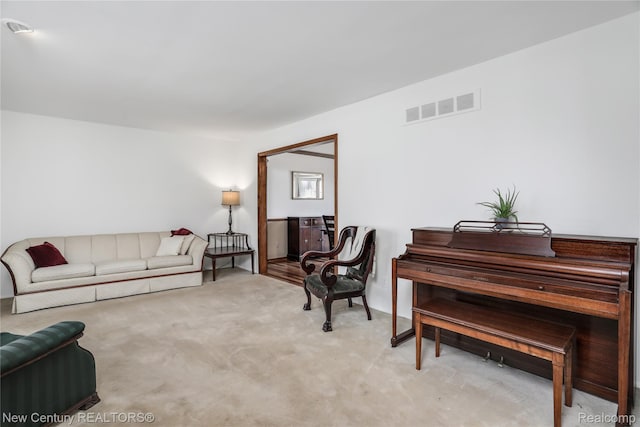 6750 Limerick Ln, Troy, MI 48098 - living room featuring carpet