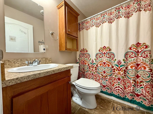 full bath featuring tile patterned flooring, a shower with shower curtain, toilet, and vanity