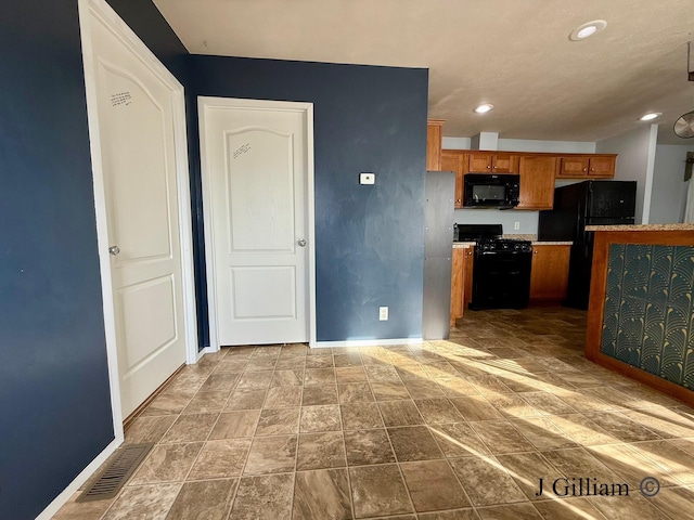 kitchen featuring visible vents, brown cabinets, black appliances, recessed lighting, and baseboards