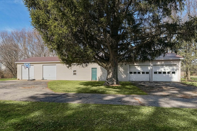 view of front facade featuring a front yard and metal roof