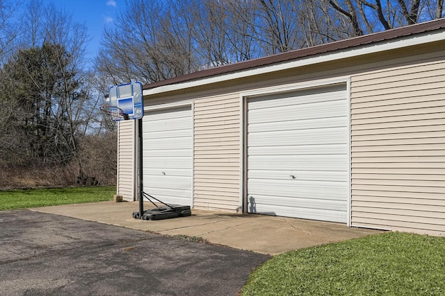 view of detached garage