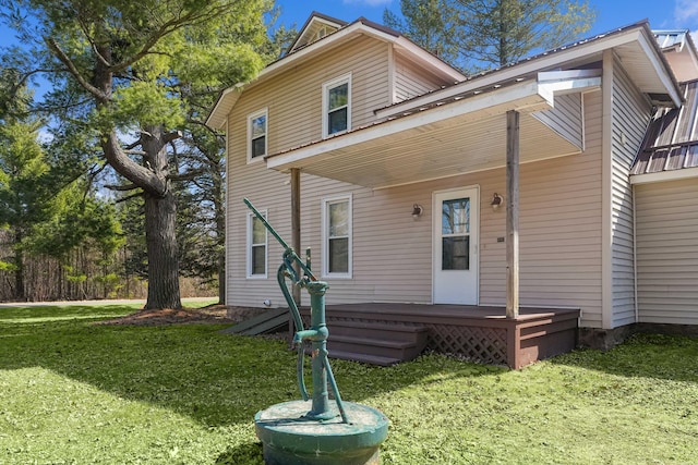 view of front of property with a front lawn