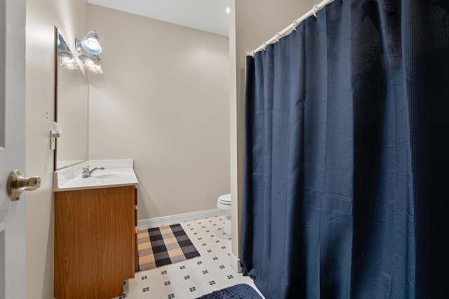 bathroom with vanity, a shower with curtain, baseboards, tile patterned floors, and toilet