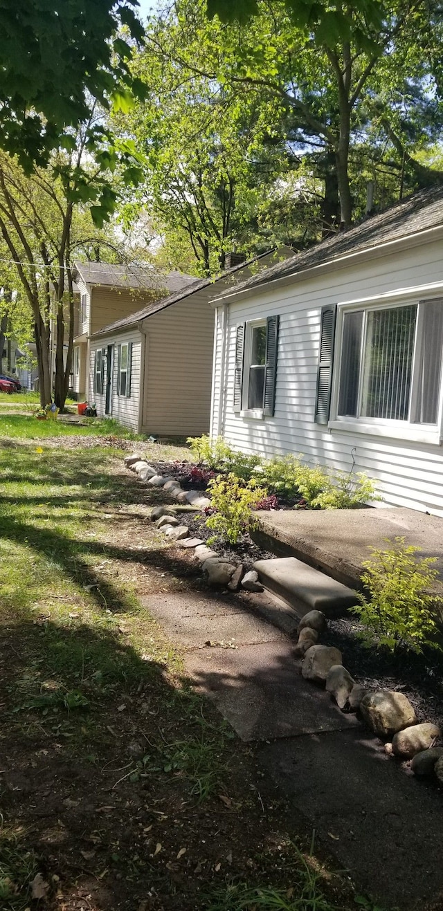 20450 Midway Ave, Southfield, MI 48075 - view of side of property