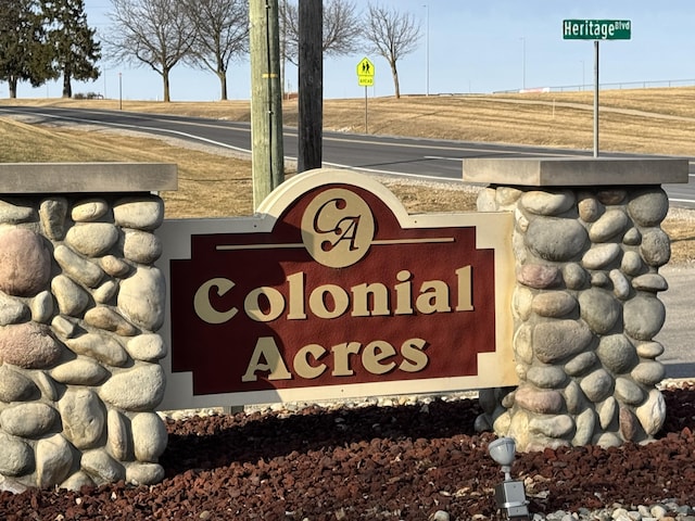 view of community / neighborhood sign