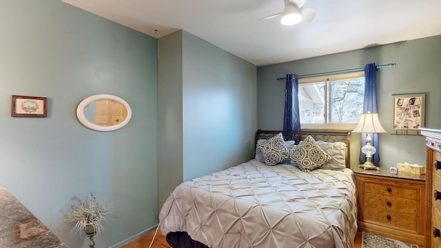 bedroom with ceiling fan