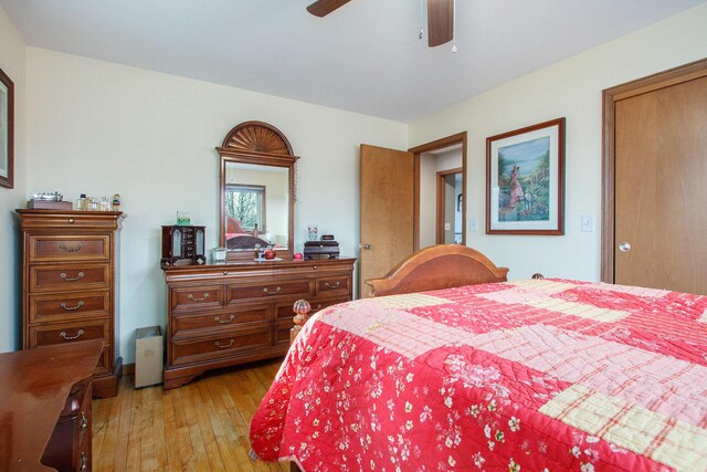 bedroom featuring light wood-style flooring and a ceiling fan