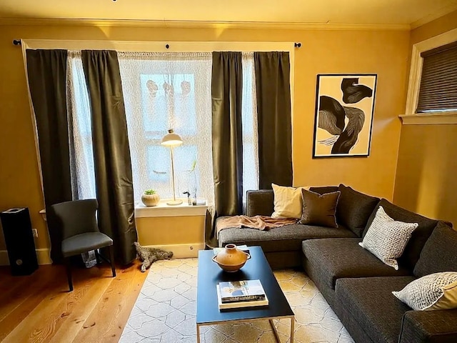 living area featuring light wood-style flooring and crown molding