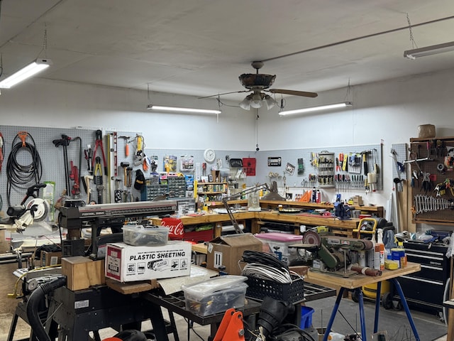 miscellaneous room featuring a workshop area and a ceiling fan