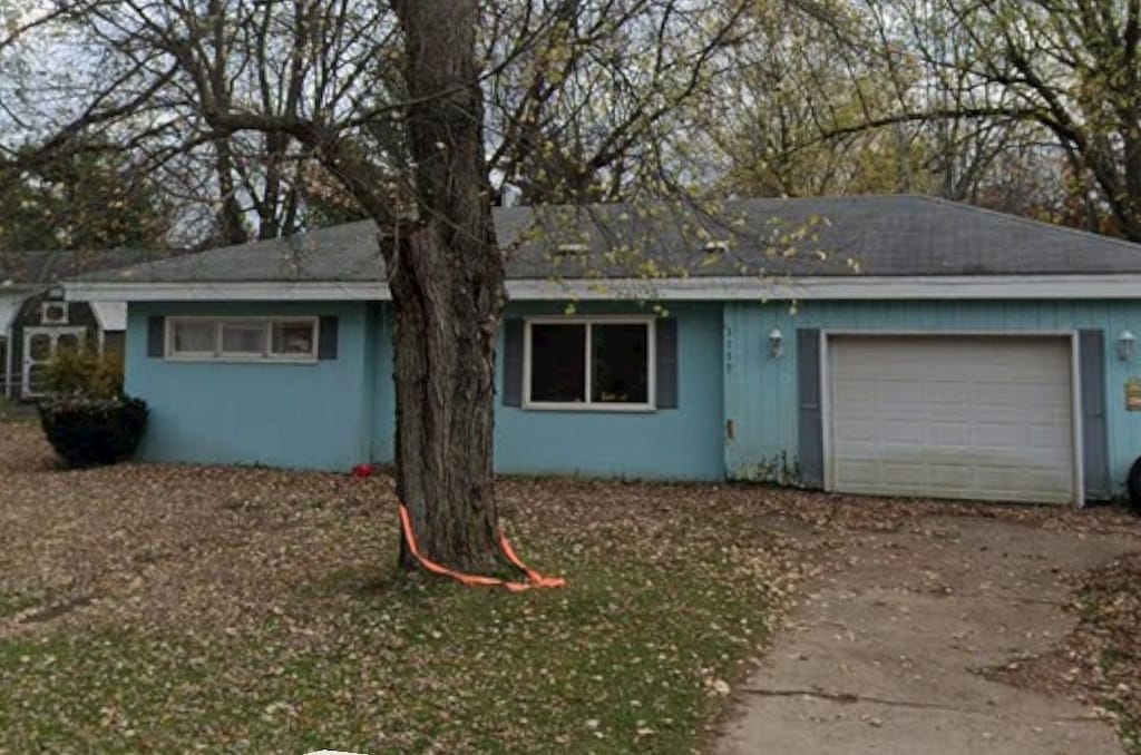 view of front of property with a garage and driveway