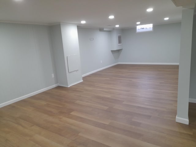 finished below grade area featuring recessed lighting, light wood-style flooring, and baseboards