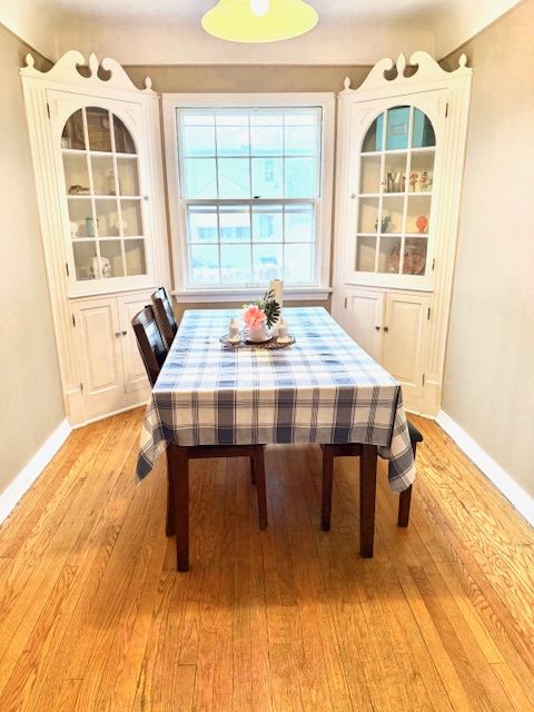 2126 Pierce St, Flint, MI 48503 - dining space featuring baseboards and light wood finished floors