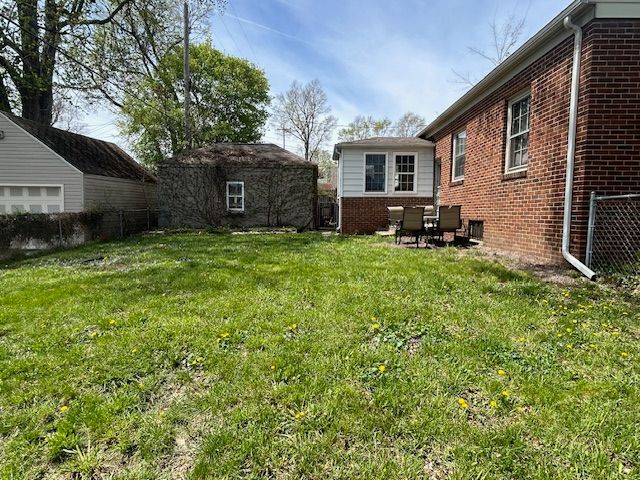 2126 Pierce St, Flint, MI 48503 - view of yard with fence