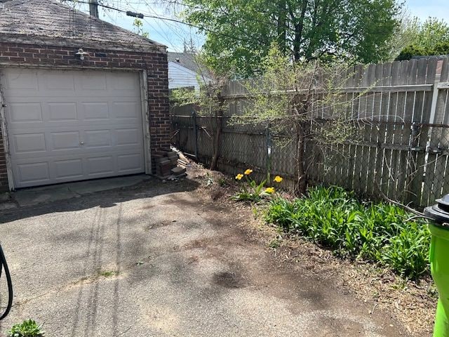 2126 Pierce St, Flint, MI 48503 - garage with fence