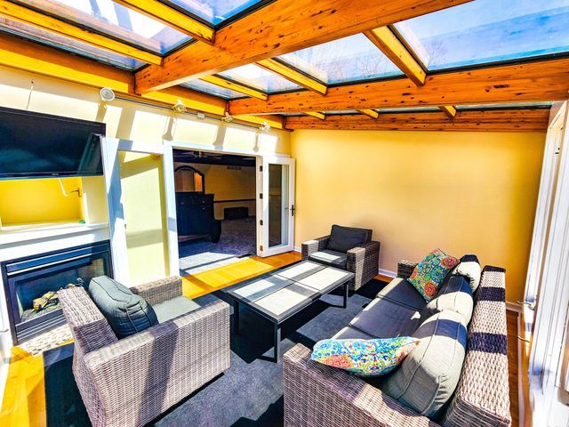 view of patio with outdoor lounge area