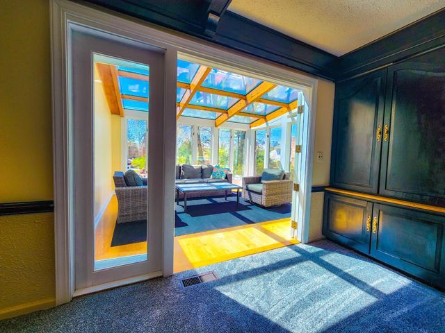 entryway with visible vents, carpet, and a textured ceiling